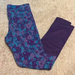 Champion Girl’s Purple and Blue floral leggings. Size: XL